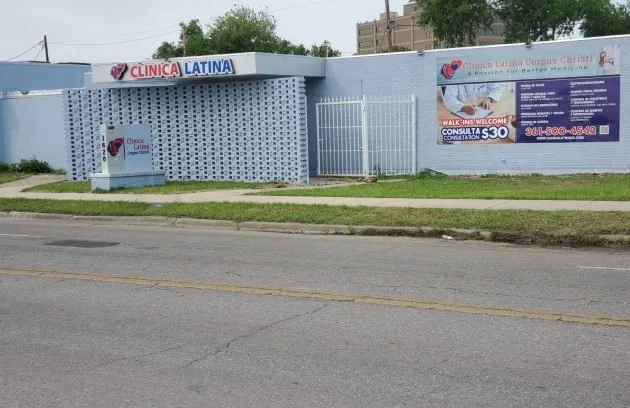 Storefront of Clínica Latina Corpus Christi